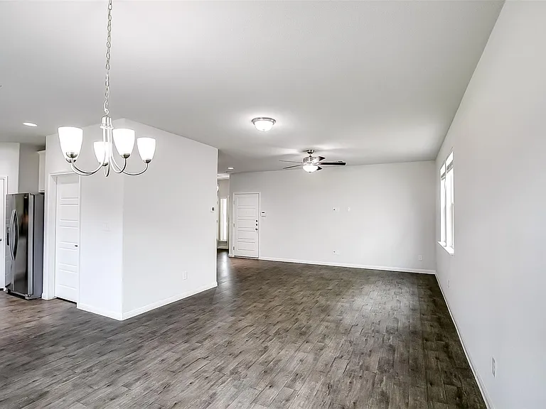 100 Earl Keen St — Photo 9