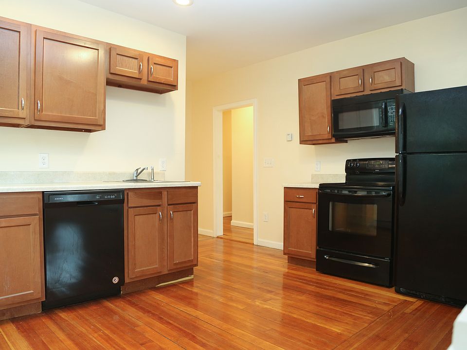 1st image of 27 Watson St #2