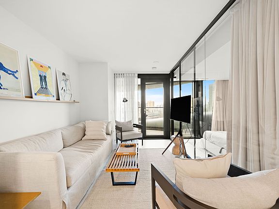 2nd image of 1033 Nelson St #1004