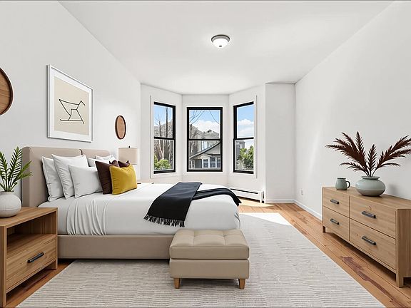 4th image of 138 Leonard St APT 2R