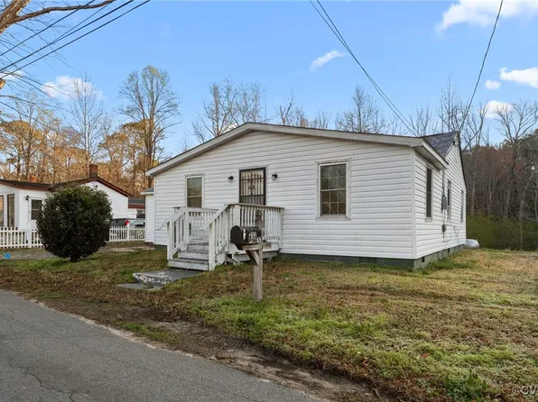 213 Pine St, Wakefield, VA 23888
