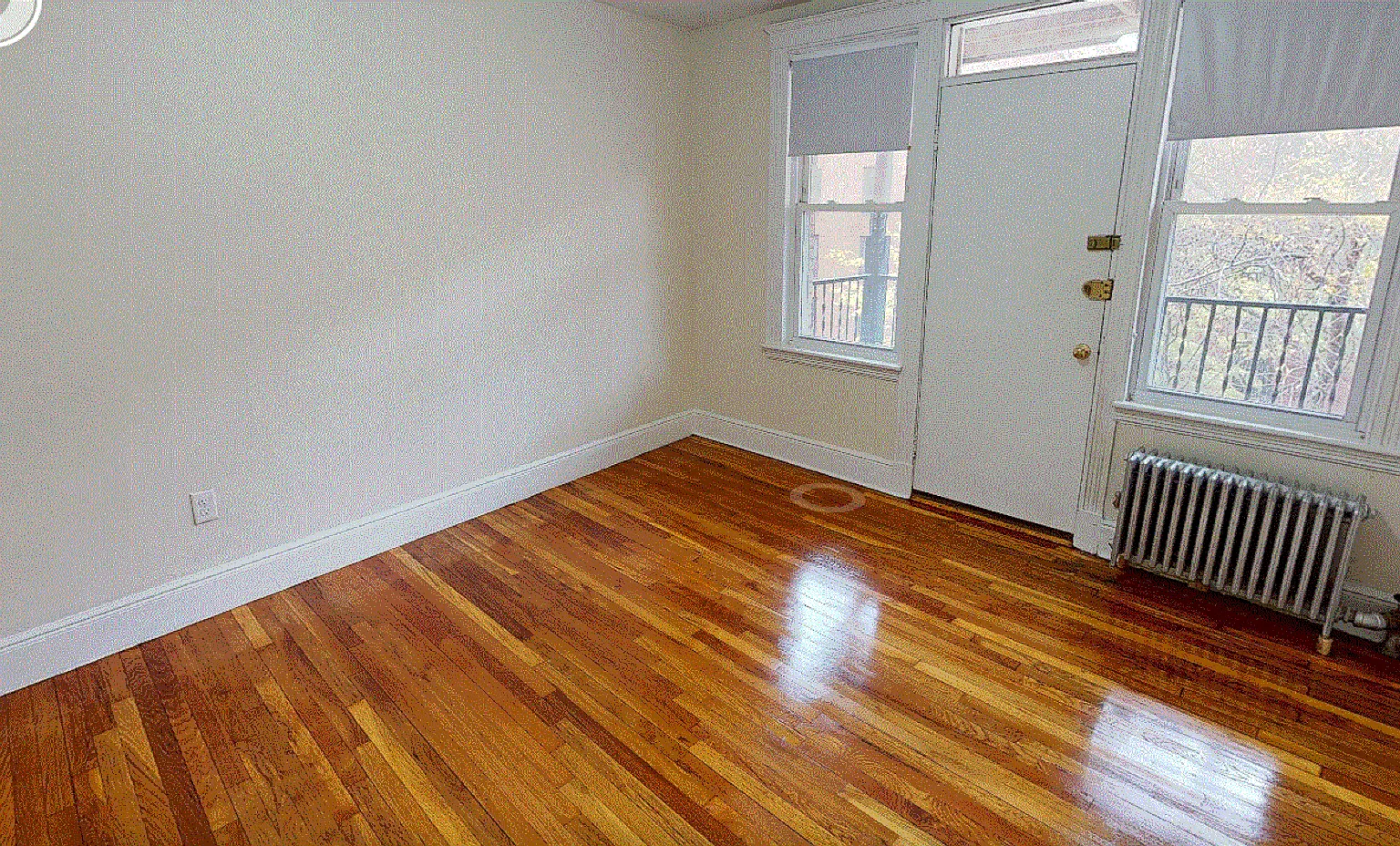 Charming 2 Bedroom — Photo 1