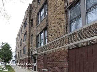 2750 W Nelson St APT 01W, Chicago, IL 60618