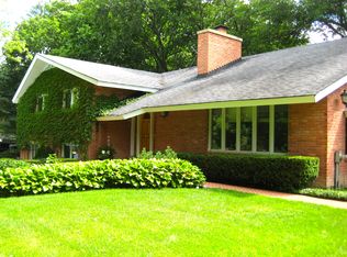 62 Golf Rd, Golf, IL 60029