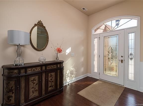 4th image of 2735 Park Ridge Blvd