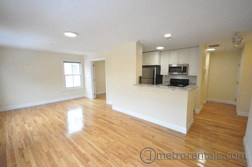 1 bed, 1.5 bath, 1250 sqft, $1,895 — Photo 2