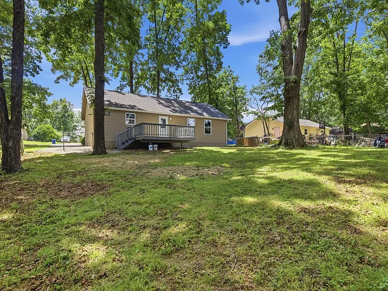 221 Bob White Dr — Photo 22