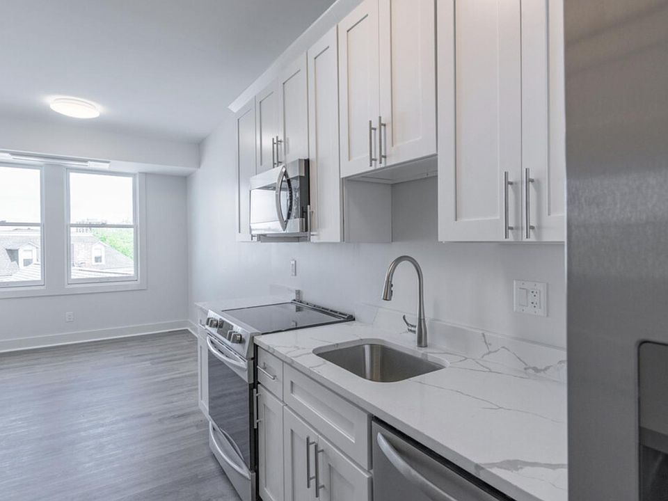 2nd image of 8 Hewitt St Unit 201