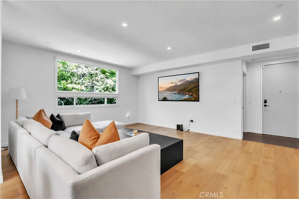 2 bed, 2.5 bath, 1450 sqft, $4,295 — Photo 4