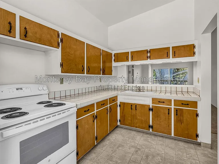 420 Lighthouse Ave #D — Photo 15