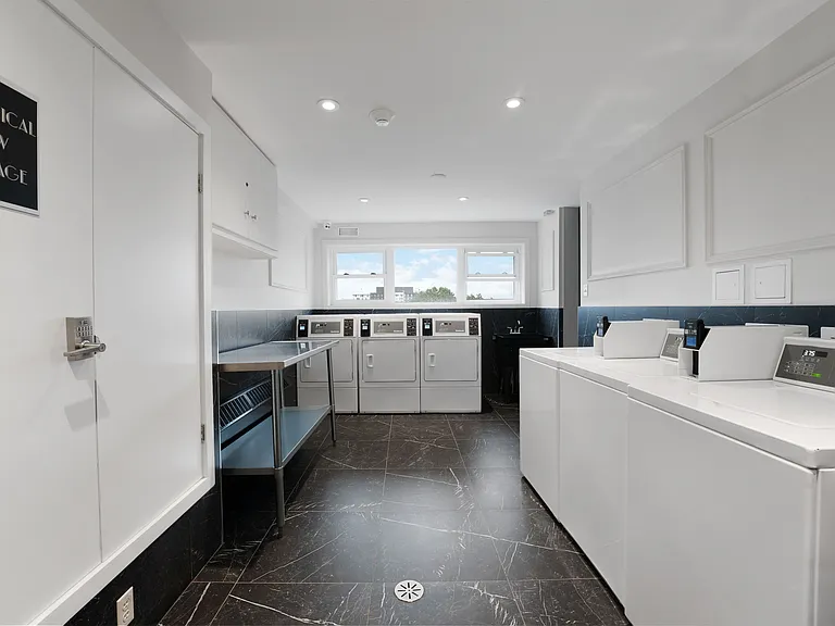 325 Besserer St — Photo 84