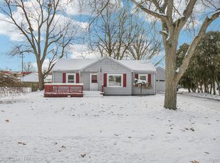 5729 Graves St, Waterford, MI 48327