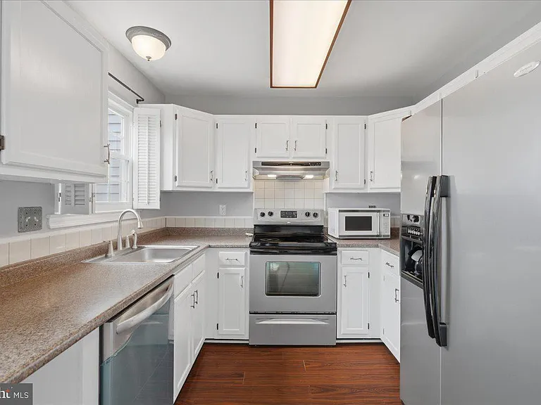 14519 Ravenscar Ct — Photo 15