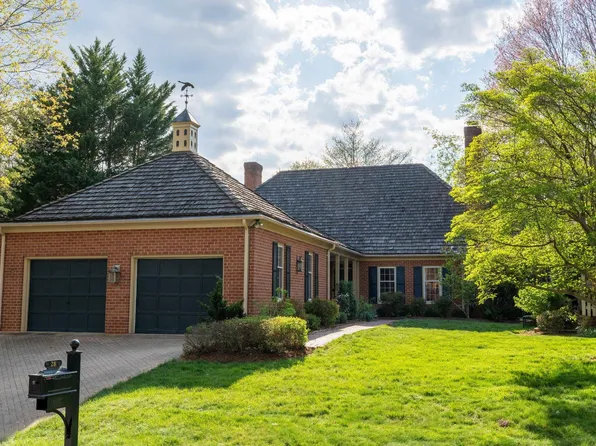 28 Ednam Village St, Charlottesville, VA 22903