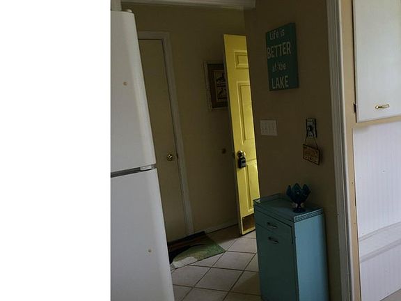 4th image of 4361 Edgewater Dr