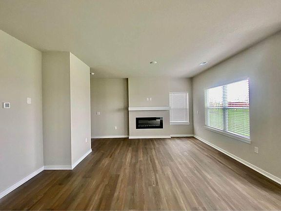 2nd image of 1017 Maywood Dr