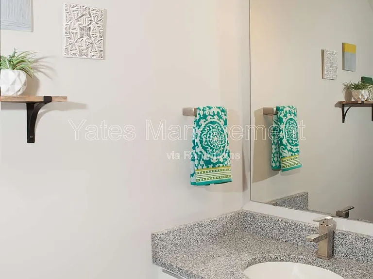 115 Colonial Dr — Photo 3