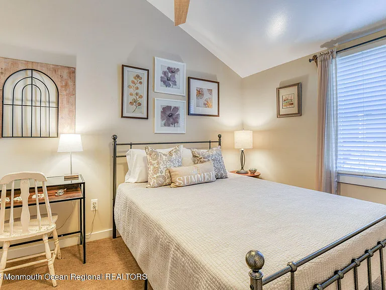 69 Franklin Ave #1 — Photo 34