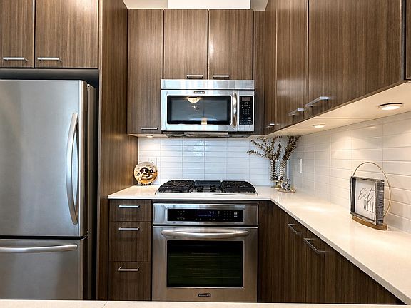 5th image of 2955 Atlantic Ave #1908