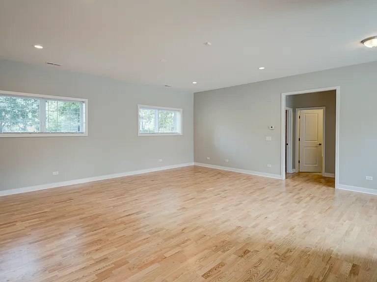 6125 N Clark St #204 — Photo 6