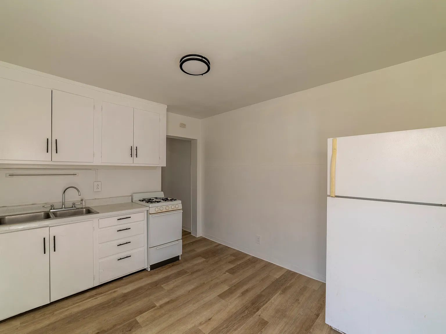 1 bed, $1,000 — Photo 4