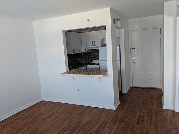 3rd image of 810 Washington Ave #1105