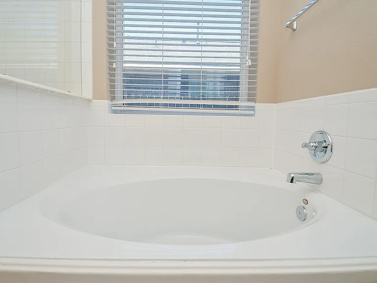 2403 Summers Glen Ct — Photo 11