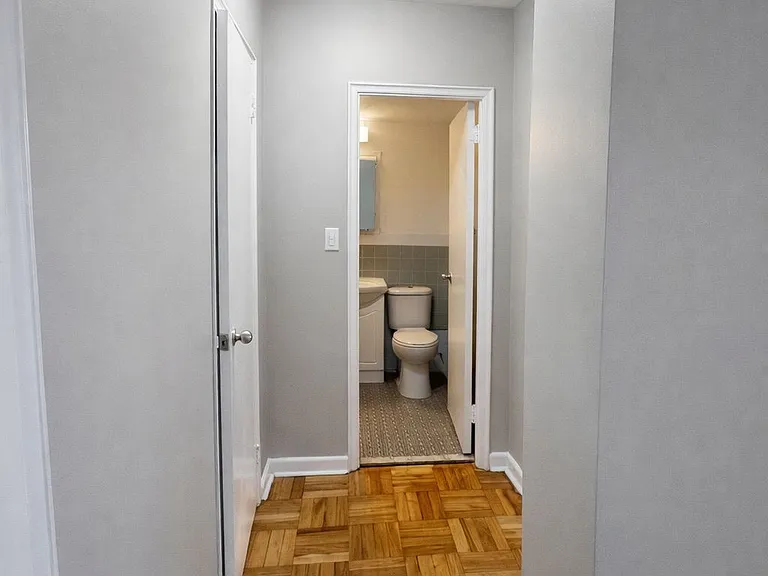 42 Thorncliffe Park Dr #506 — Photo 7