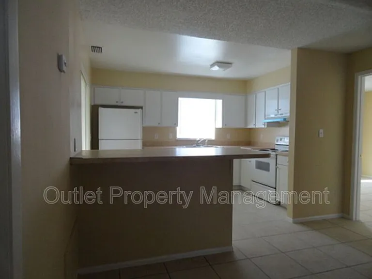 7526 University Garden Dr — Photo 3