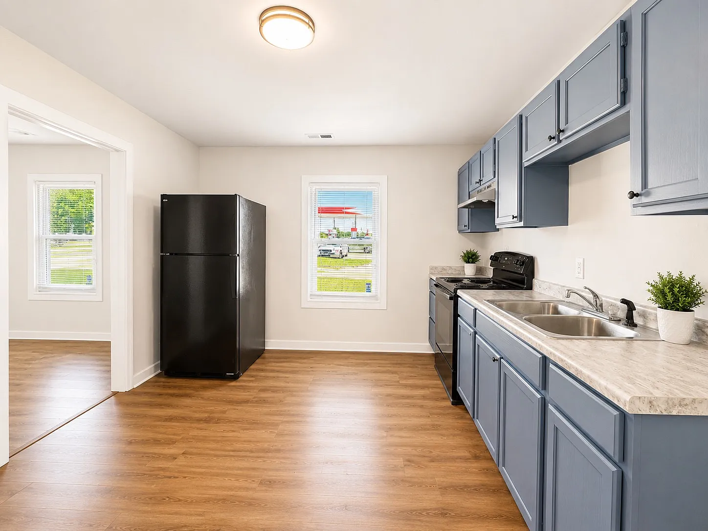 3 bed, 1280 sqft, $1,650 — Photo 3