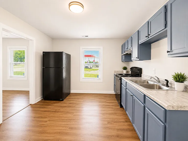 1414 E Washington St — Photo 3