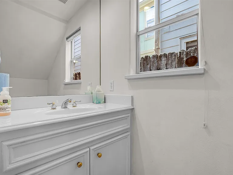 4916 Travis St — Photo 13