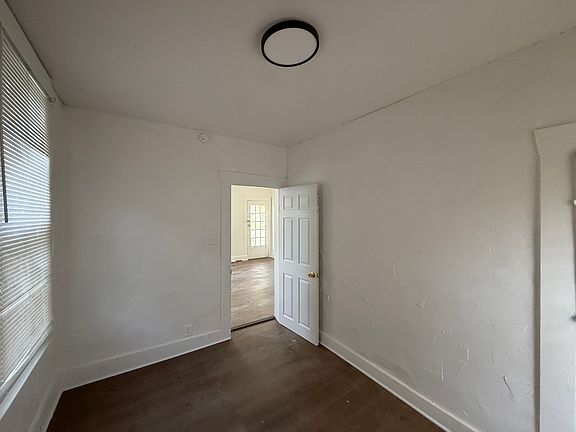 4th image of 308 Polk St