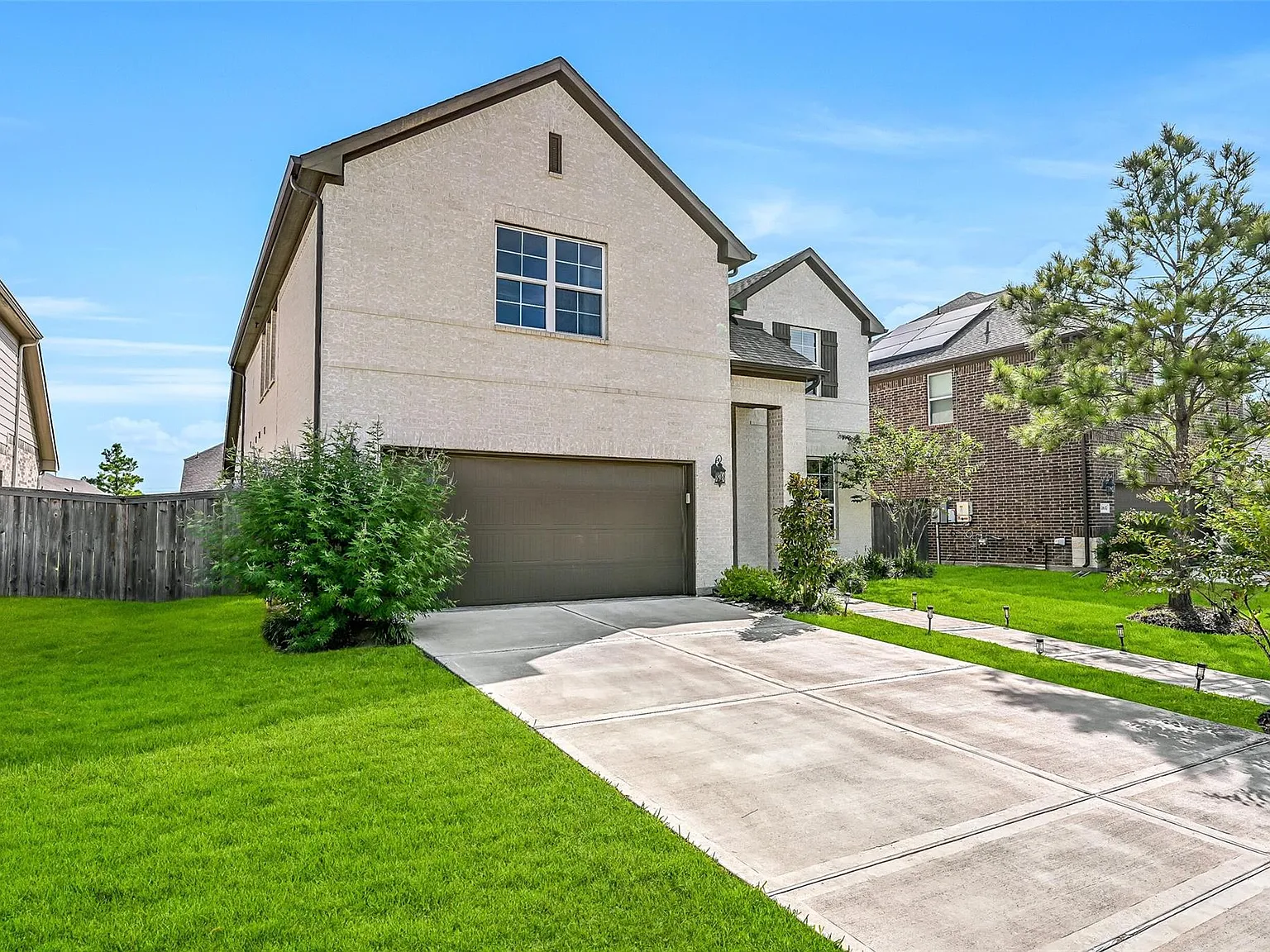 4 bed, 3.5 bath, 3363 sqft, $3,500 — Photo 2