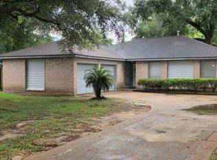 10003 Leamington Dr, Houston, TX 77070