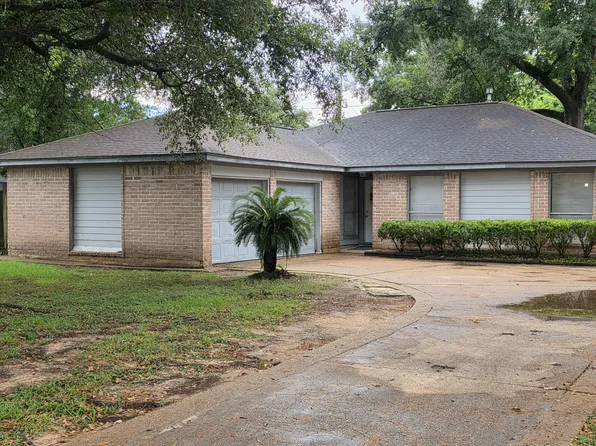 10003 Leamington Dr, Houston, TX 77070