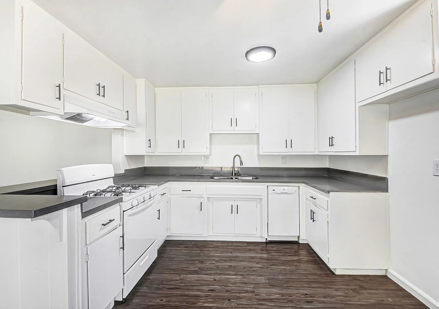 Stillman Apartments — Photo 1