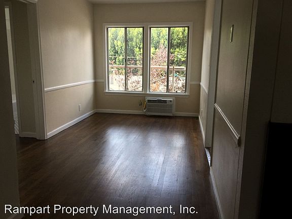 3rd image of 12607 1/2 Burbank Blvd