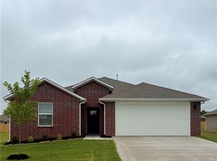 529 Nevada St, Farmington, AR 72730