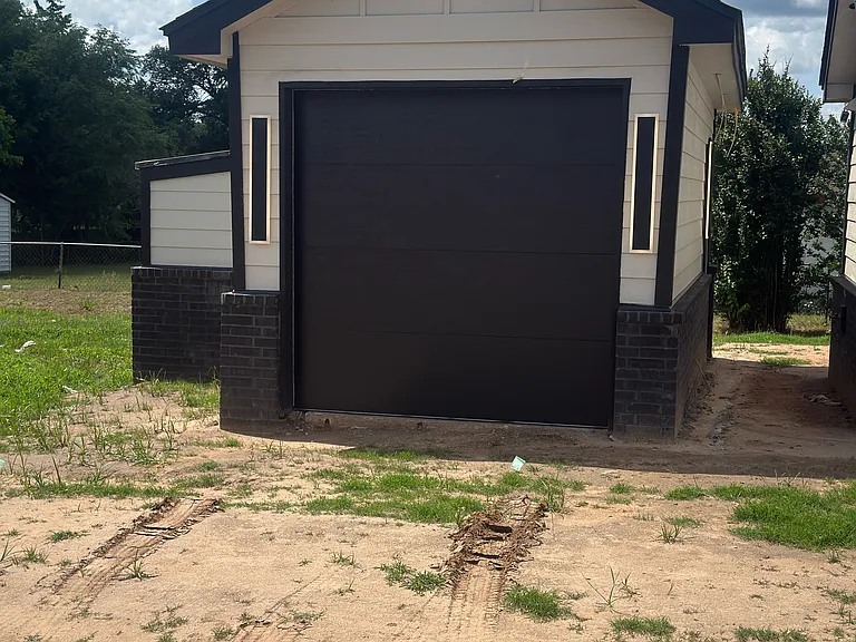 2420 Muzzy St — Photo 8