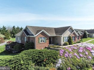 1576 Spring Side Dr E, Chambersburg, PA 17202
