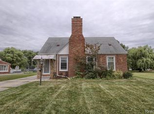 18351 Stephens Dr, Eastpointe, MI 48021