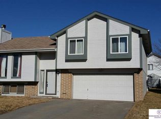 8328 Read St, Omaha, NE 68122