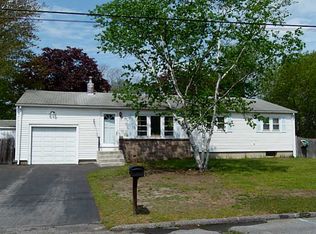 97 Marigold Dr, Warwick, RI 02889