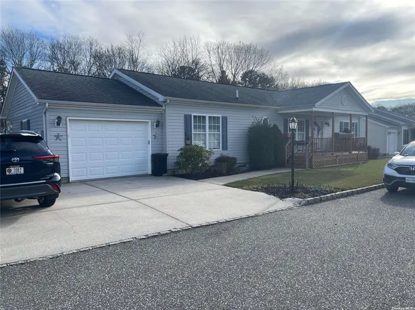 1407 Middle Road #261, Calverton, NY 11933