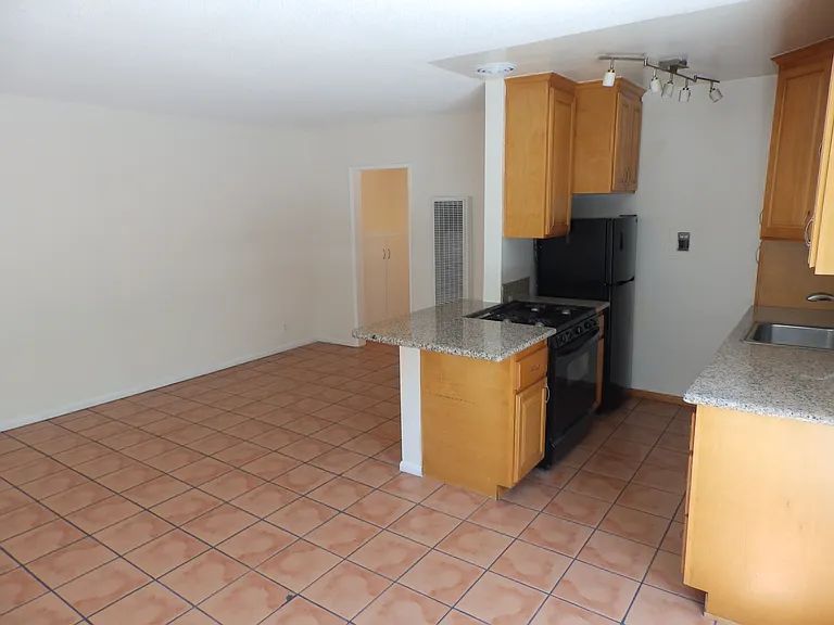 11930 Louise Ave #6 — Photo 7