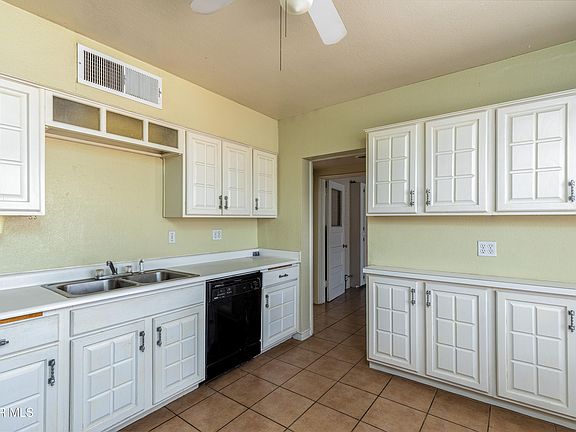 2nd image of 2427 Hawley Cir
