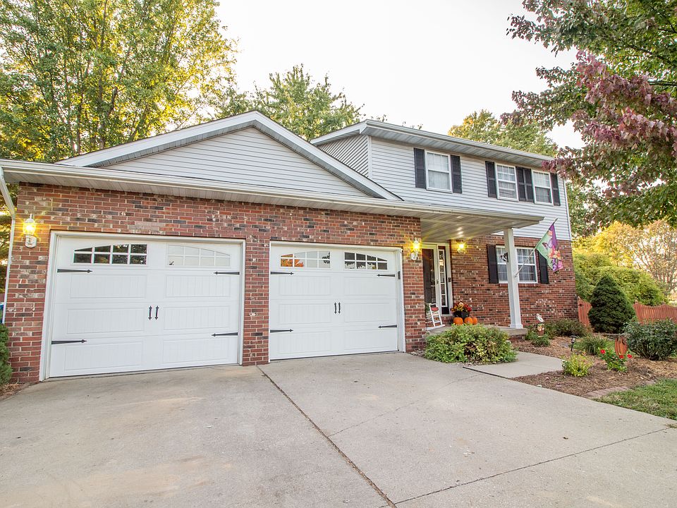 1st image of 18 Cottonwood Glen Dr