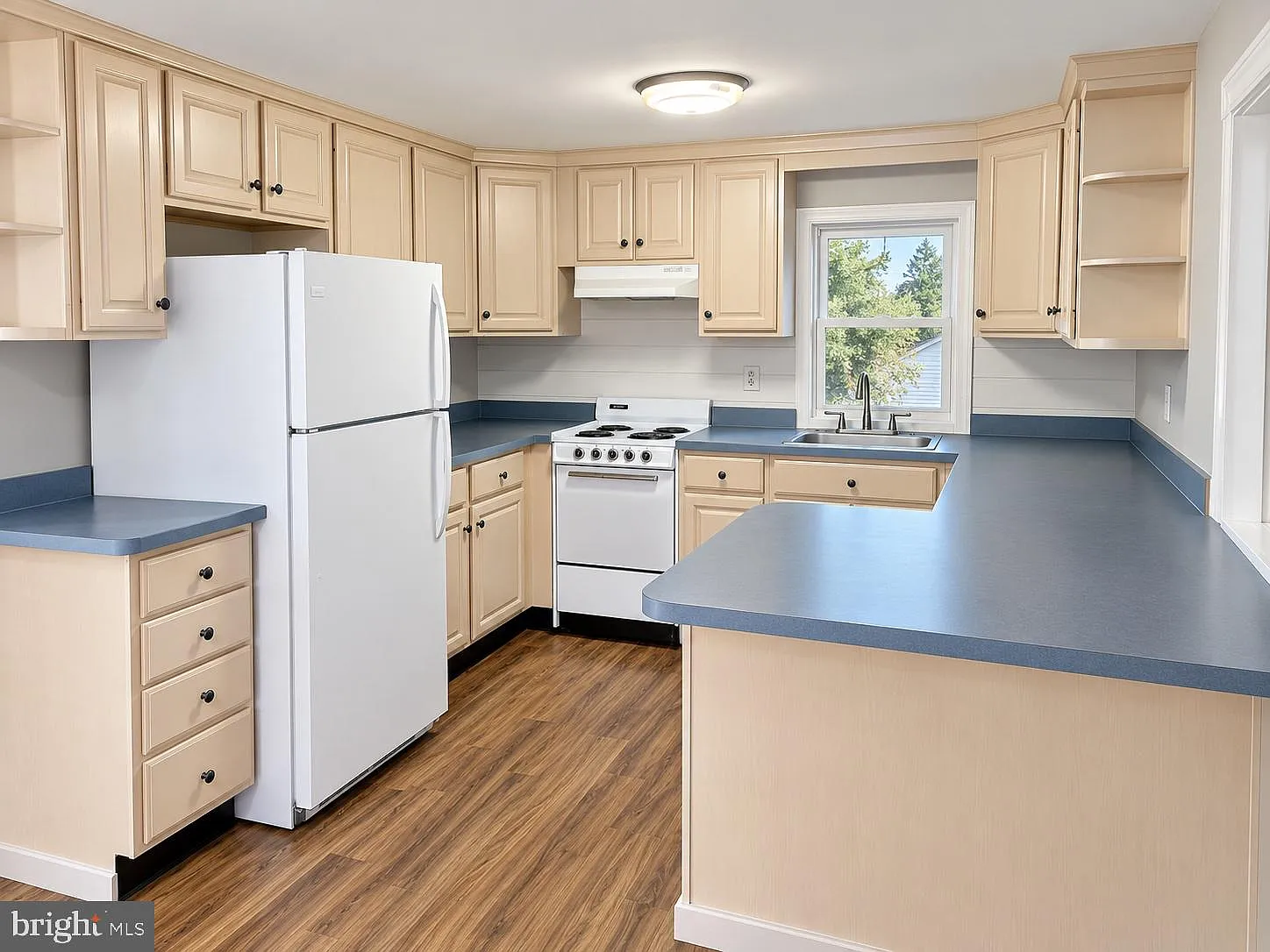 2 bed, 1.0 bath, 1000 sqft, $1,800 — Photo 2