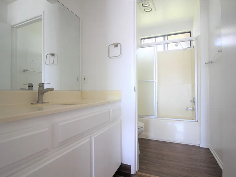 4844 Riverton Ave. — Photo 11